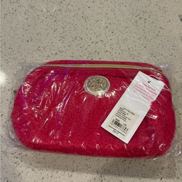 NWT Lilly Pulitzer Jeanie Sherpa Belt Bag in Raspberry Rouge - Picture 7 of 10
